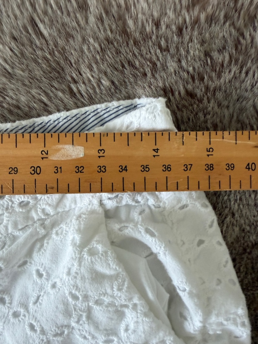 Old Navy White Eyelet High Waist Shorts 4 - Picture 6 of 11